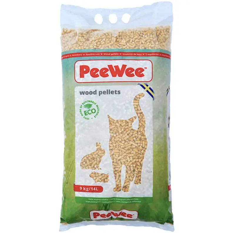PeeWee wood pellets i gjennomsiktig sekk på 9 kg og 14 liter, med trepellets formet som en katt og en kanin